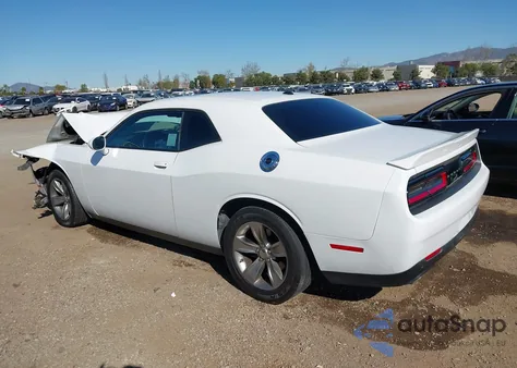 2020 Dodge Challenger Sxt z USA, uszkodzony, nr VIN 2C3CDZAG6LH231555